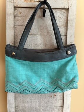 *New* thirty-one Turquoise and Dark Gray Chevron Skirt Purse